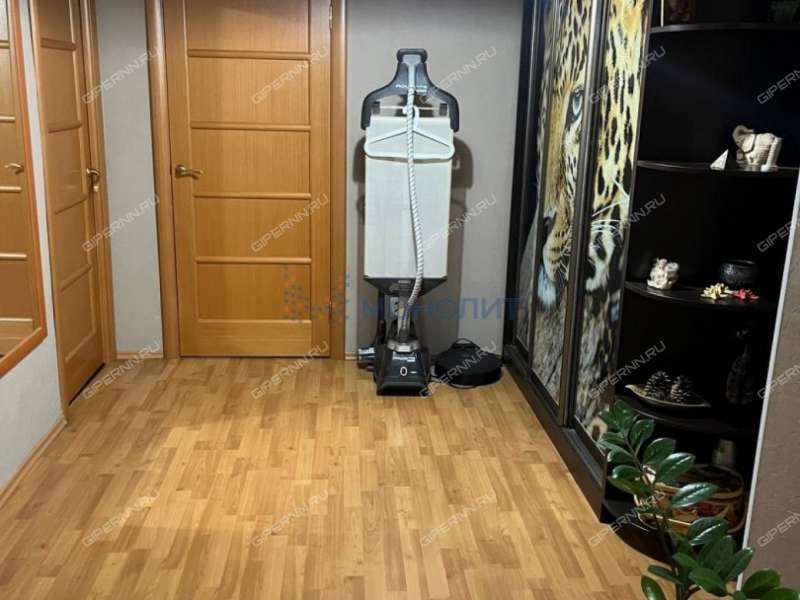 трёхкомнатная квартира на улице Александра Хохлова дом 21